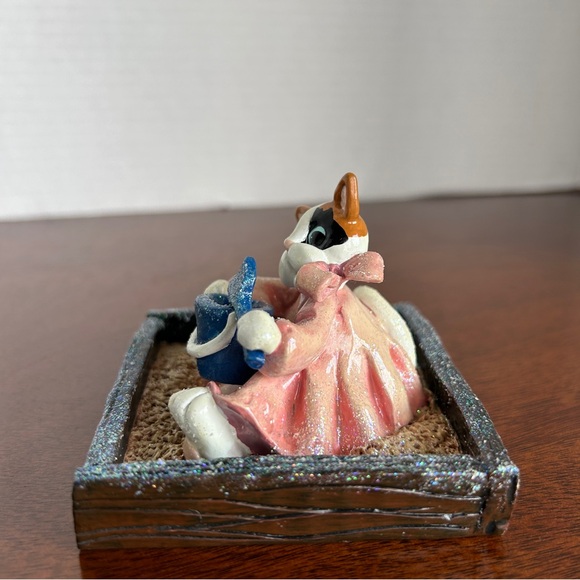 Calico Kitten In Sandbox Donna Little Kitt'in Littles by Enesco Figurine 1998 - Picture 3 of 8